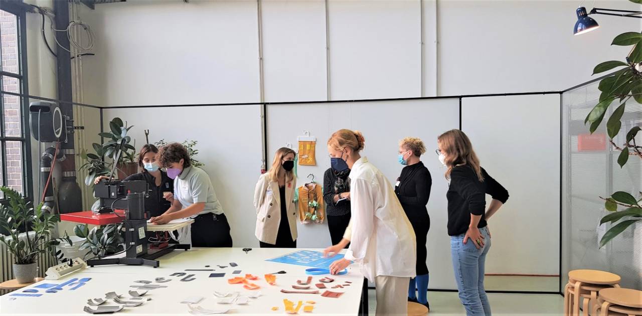 Textile Elektronik zum Anfassen: Bei der Eröffnung des Textile Prototyping Labs konnten die neuen Geräte live ausprobiert werden